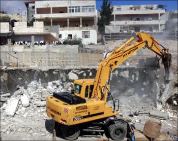 على مرأى ومسمع العالم : الاحتلال يهدم ستة منازل للفلسطينيين في القدس الشريف